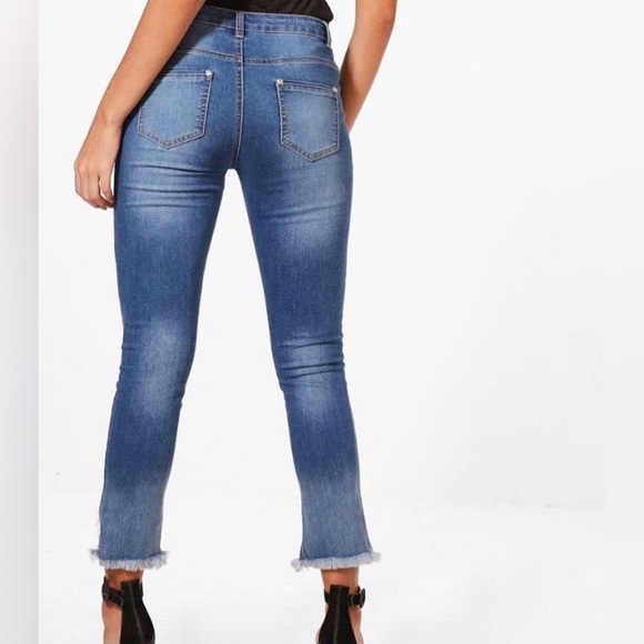 Ripped/distressed jeans with pearls - Picture 3 of 10